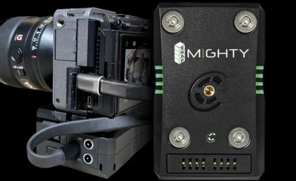 Аккумулятор Core SWX SNAP Mighty 45Wh крепится под камеру на магните