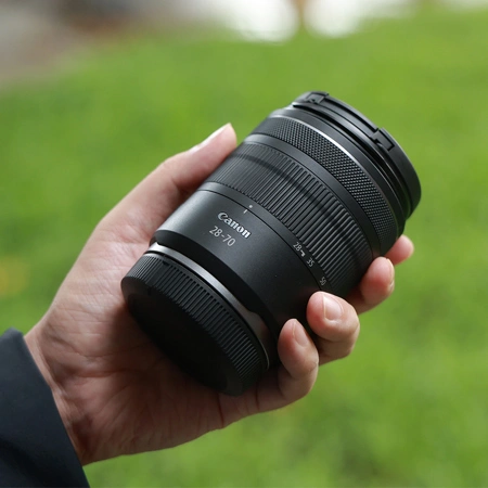 Третий доступный светосильный зум от Canon?