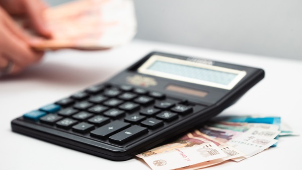 Разница зарплат в России стала минимальной за четверть века