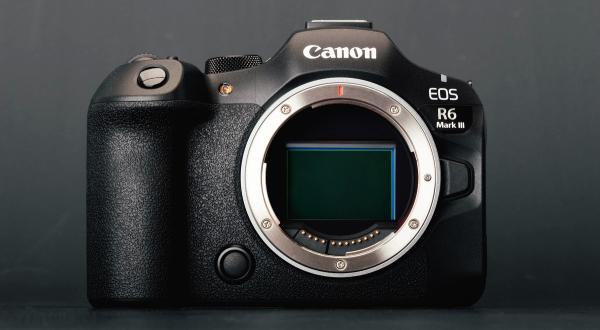 Несмотря на хейт, предзаказов на Sony A7 V очень много