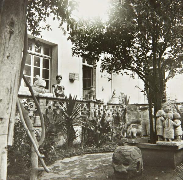 Картина Фриды Кало, созданная по заказу фотографа, продана за $54.7 млн