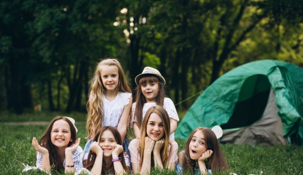 &laquo;Чтобы не нюхали клей&raquo;: туроператоры призвали помочь им развивать детский туризм