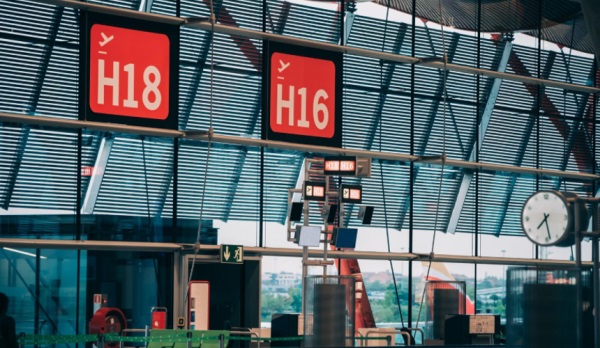 Туристы пожаловались на русскоговорящих попрошаек в аэропорту Стамбула