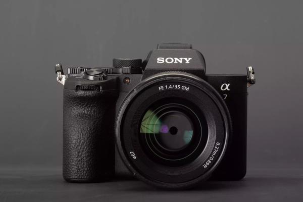 Объективы китайских брендов не работают с Sony A7 V