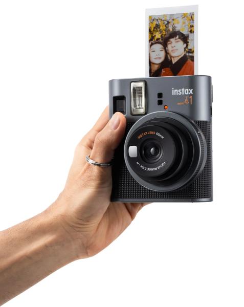 Fujifilm вкладывает $32 млн в расширение производства фотобумаги Instax