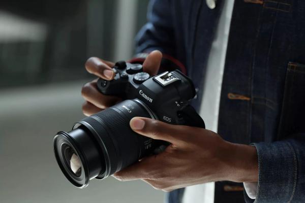 Третий доступный светосильный зум от Canon?