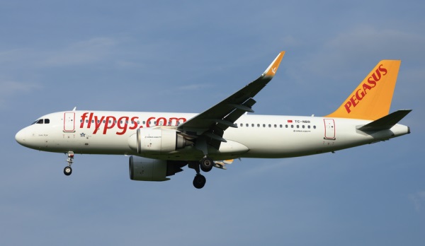 СМИ: самолет с российскими туристами сел в степи вместо аэропорта