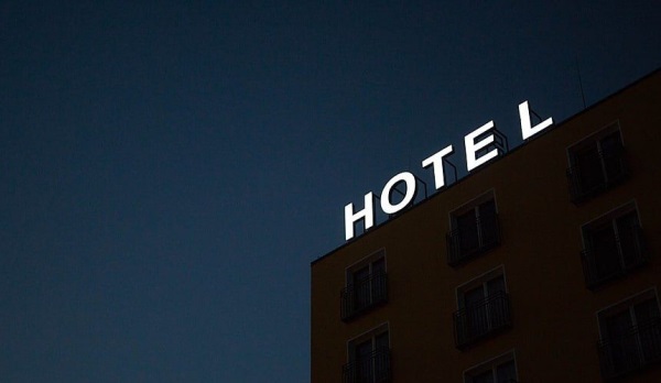 Без шуток: заселяться в отели по мессенджеру Max разрешили с 1 апреля