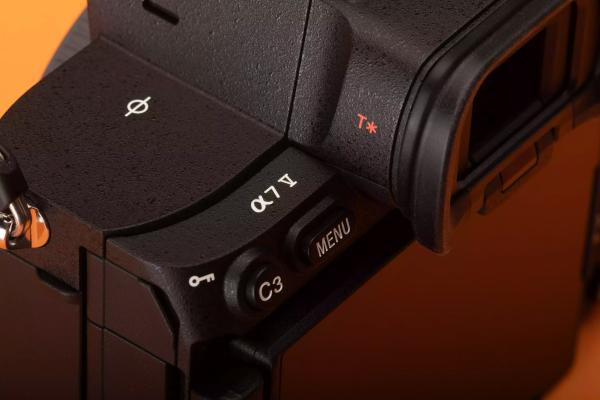 Объективы китайских брендов не работают с Sony A7 V