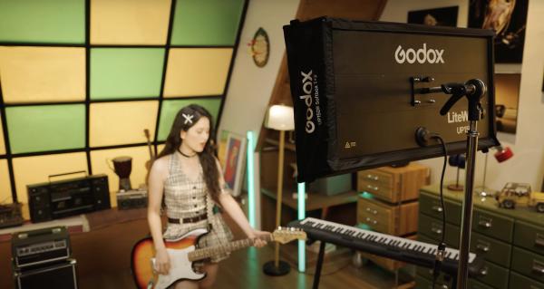 Анонсирована полноцветная панель Godox LiteWafer UP150R