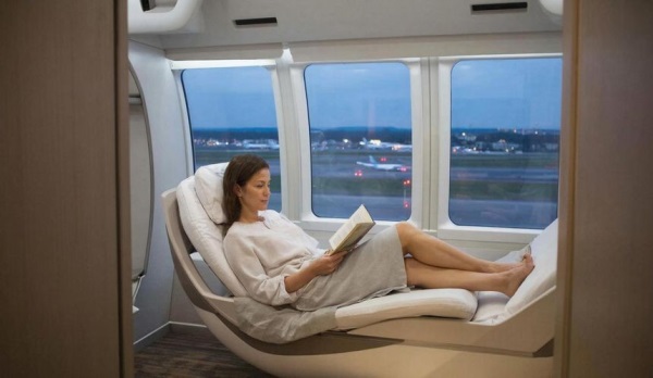 Пассажирка во Внуково застряла перед рейсом в номере капсульного отеля