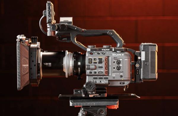 Blazar выпустили портретный анаморфотный объектив