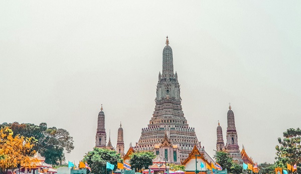 Туристку не пустили в Таиланд &ndash; не было наличных